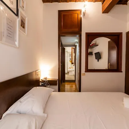 Pantheon Private Lägenhet *